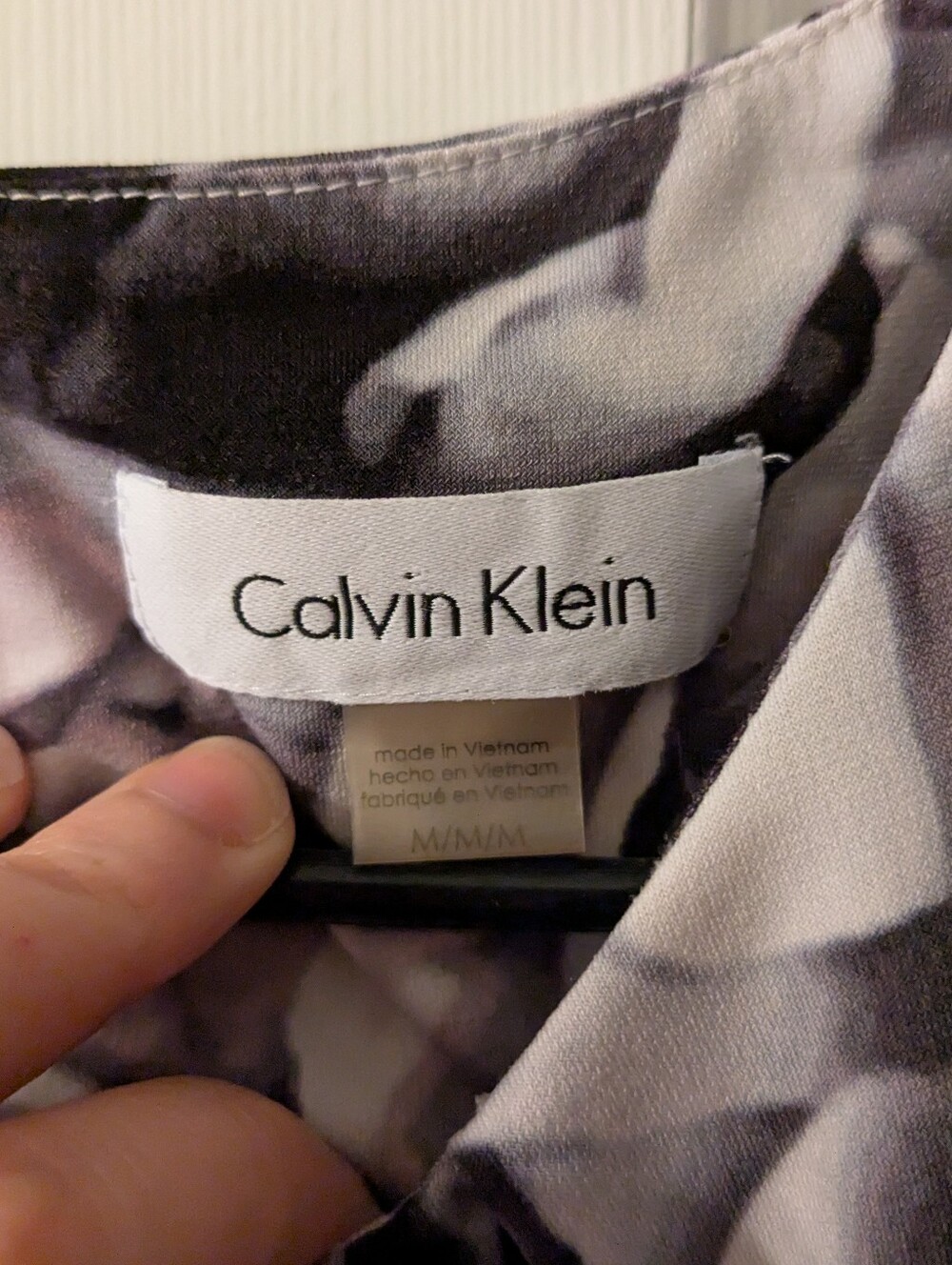 Calvin Klein Pleated Crew Neck Sleeveless Purple Floral Blouse - Picture 2 of 4